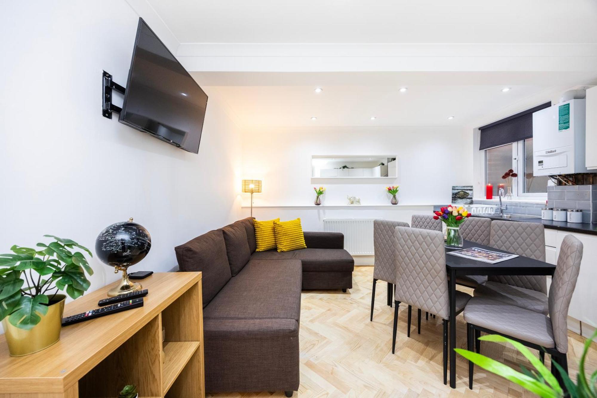 2 Bedroom Charming Family Apartment