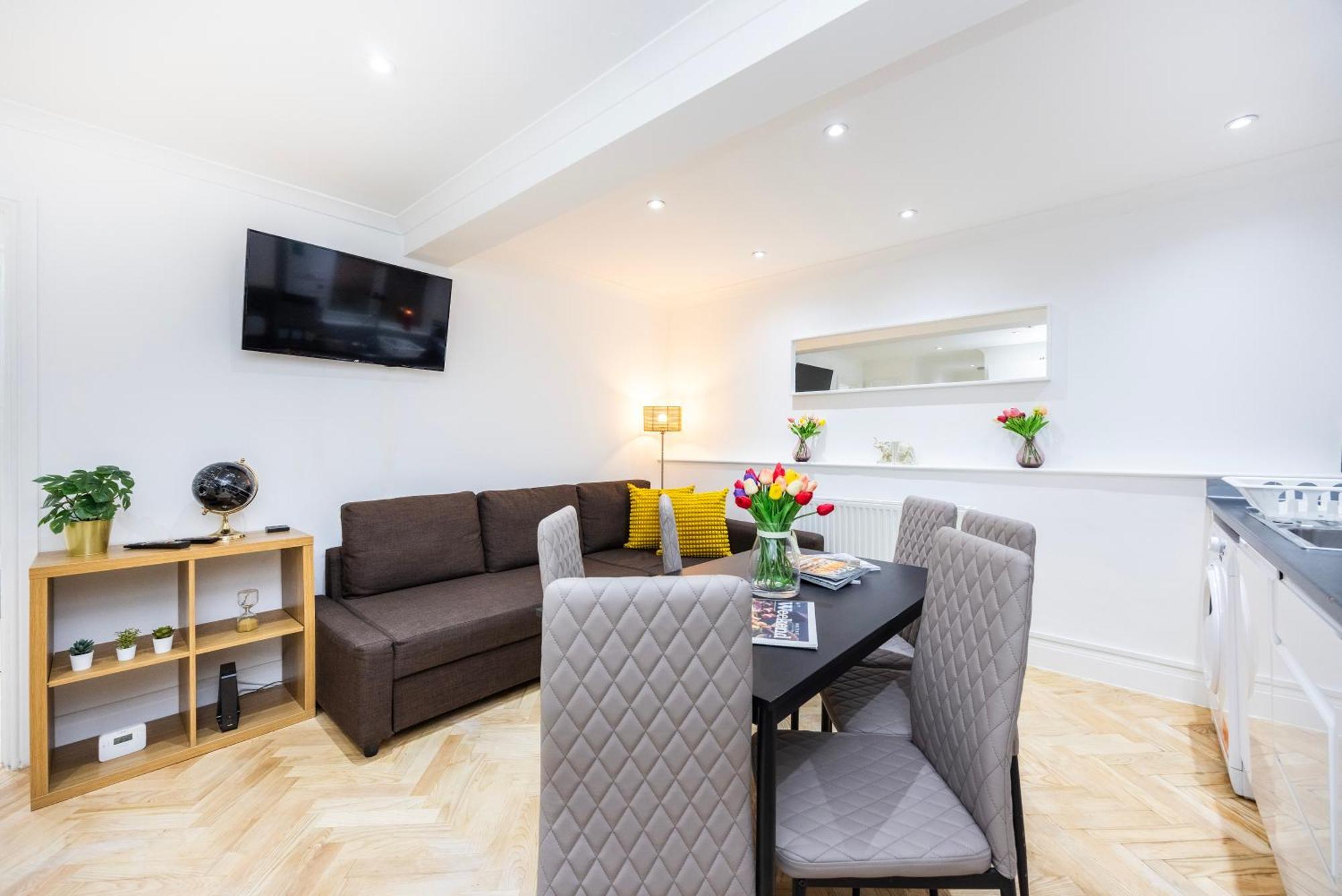 2 Bedroom Charming Family Apartment