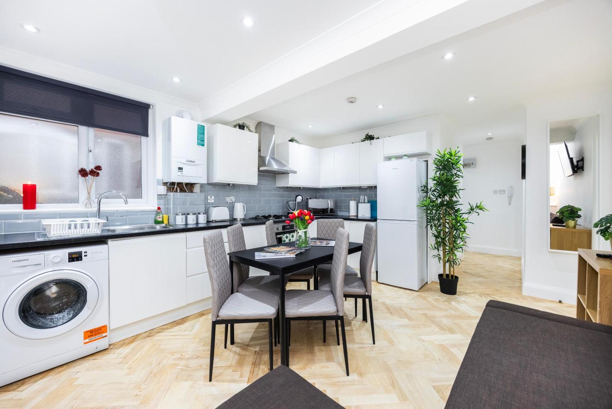 Apartment 2 Bedroom Charming Family
