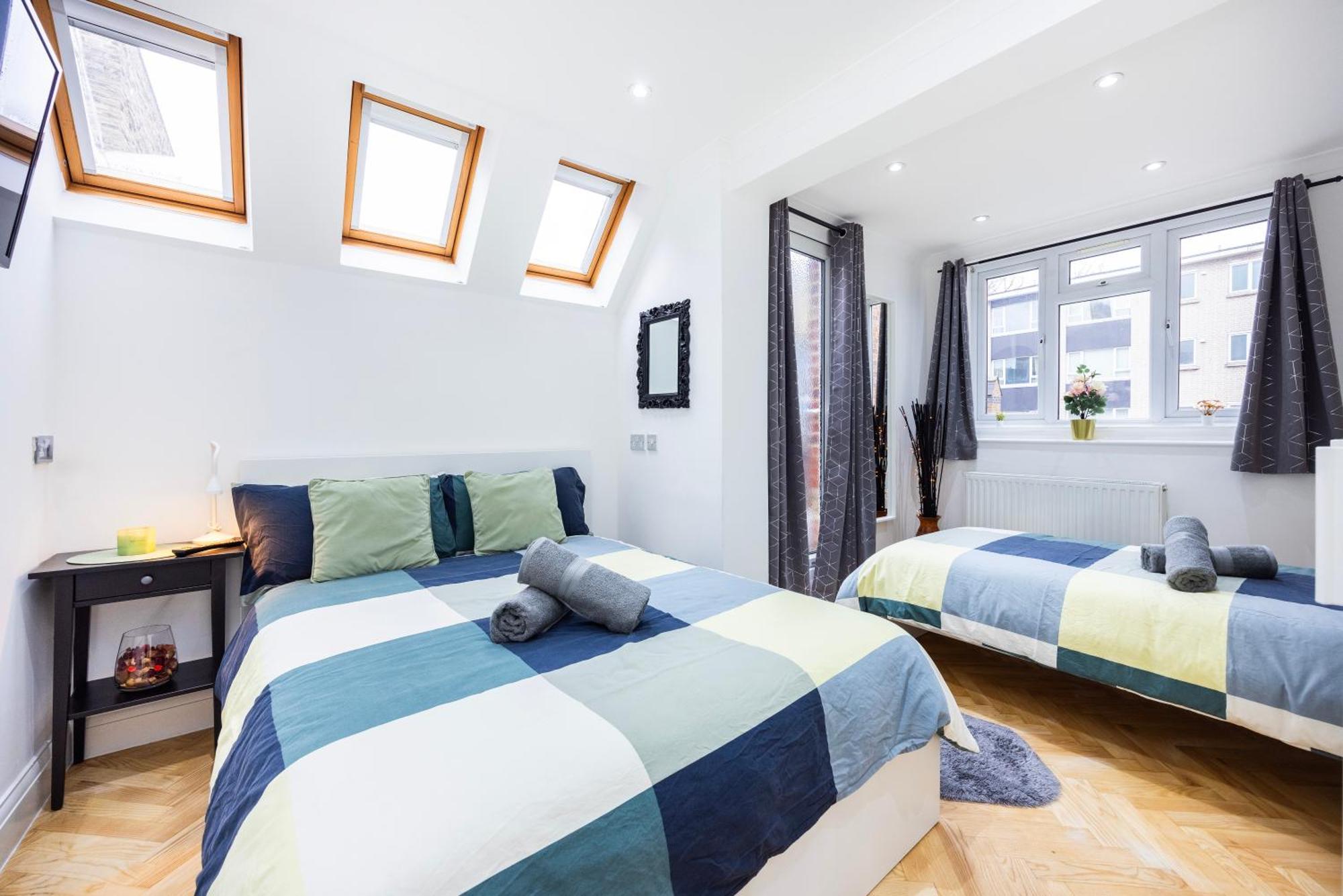 Apartment 2 Bedroom Charming Family London